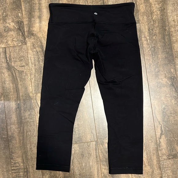 Lululemon Wunder Under crop 23” size 8. Black. - Picture 3 of 4